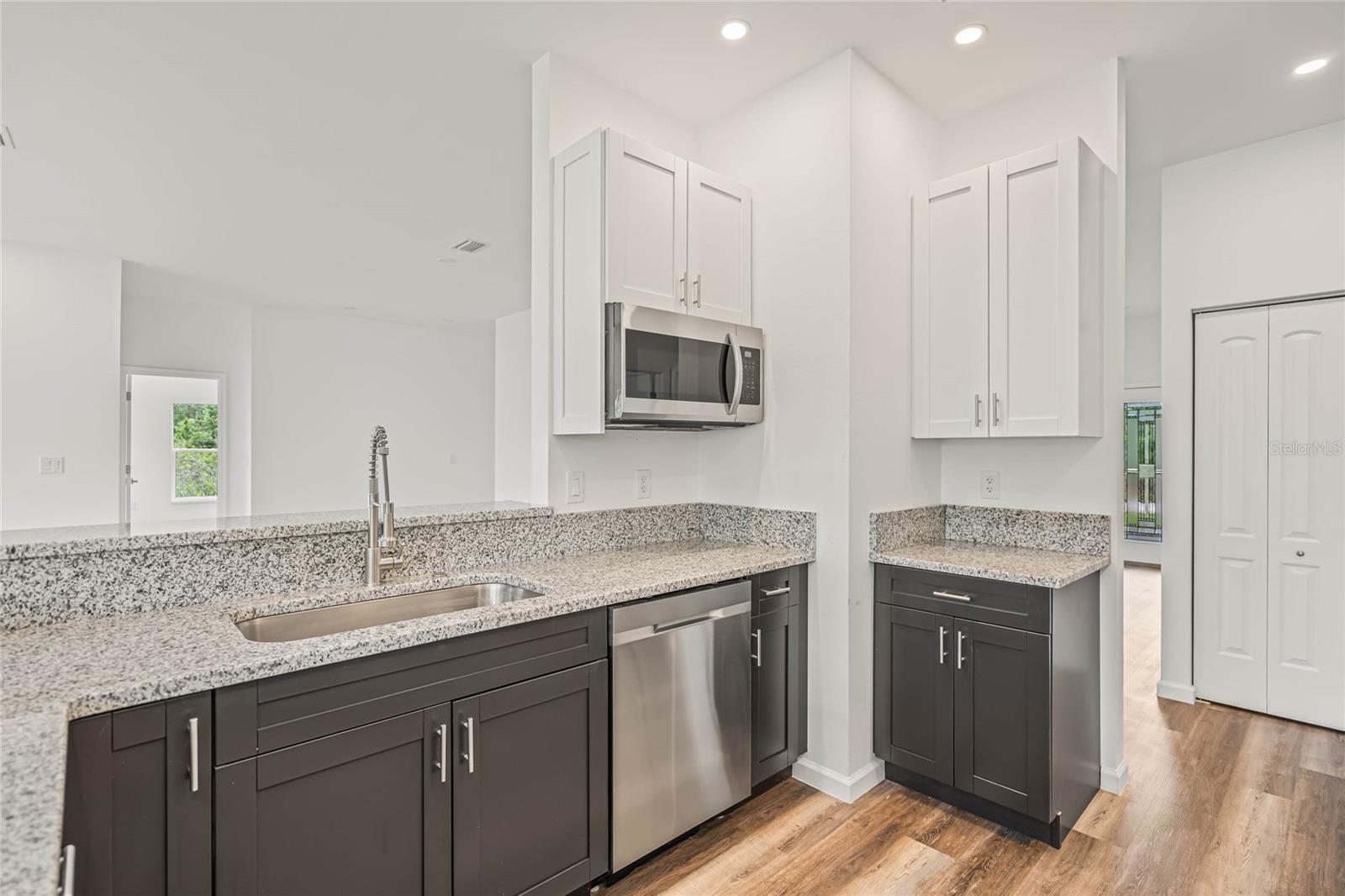 SUN N LAKE - Residential Lease