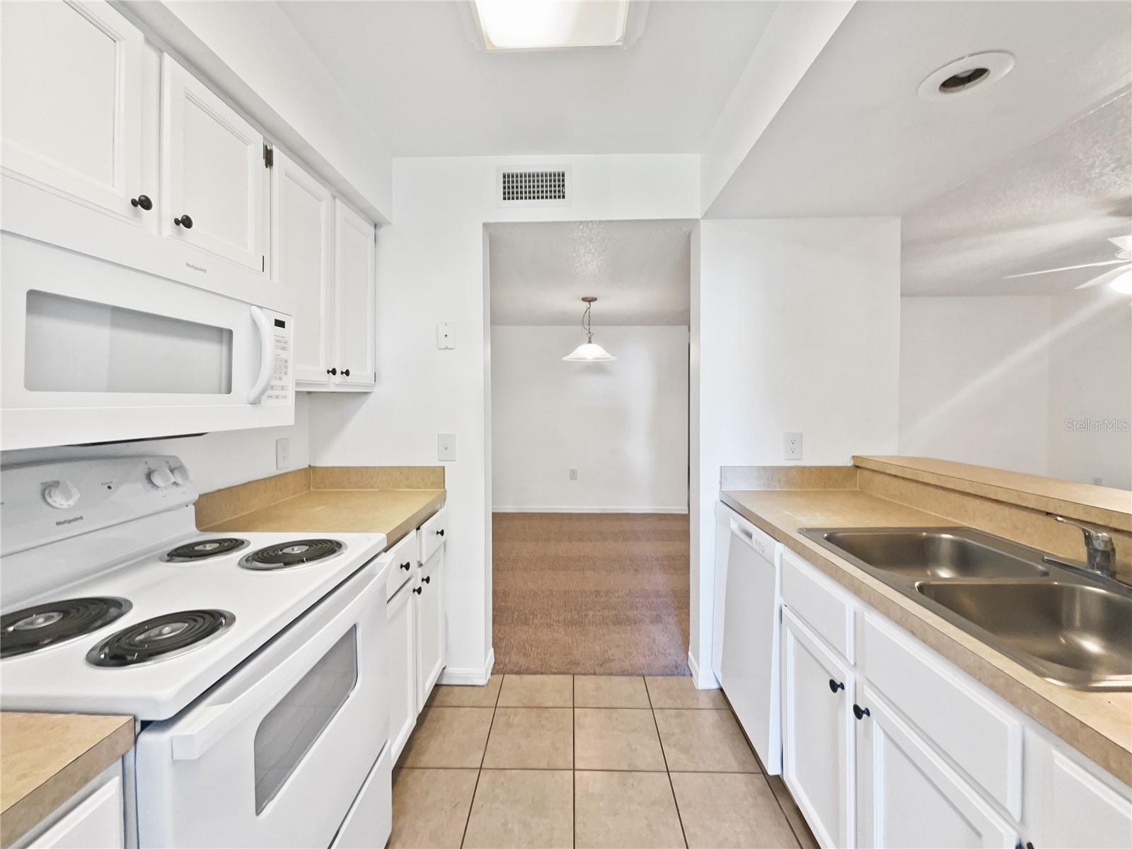 196 RIVERBEND DRIVE 103