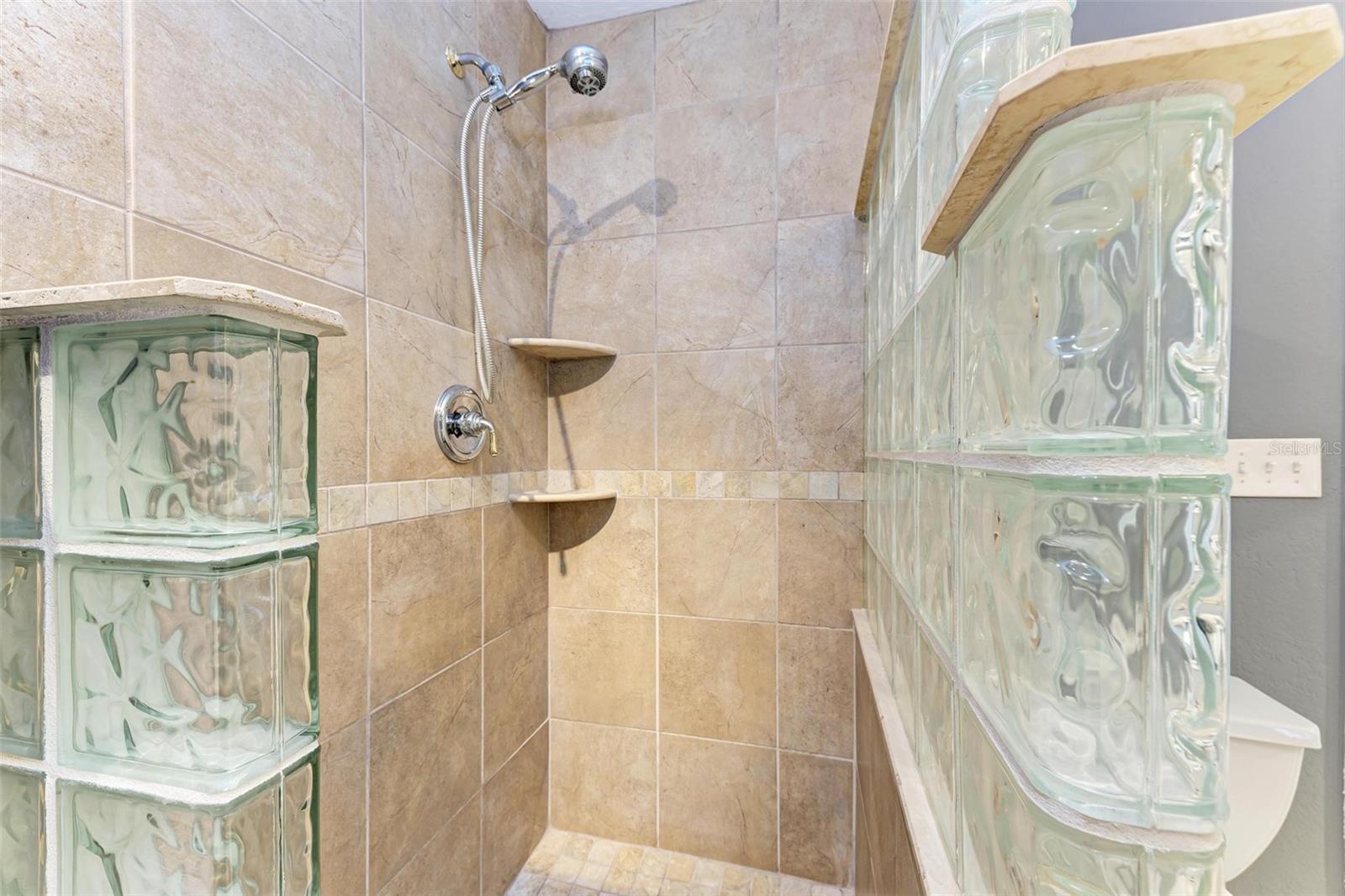 ALOISE PARK - Residential Lease