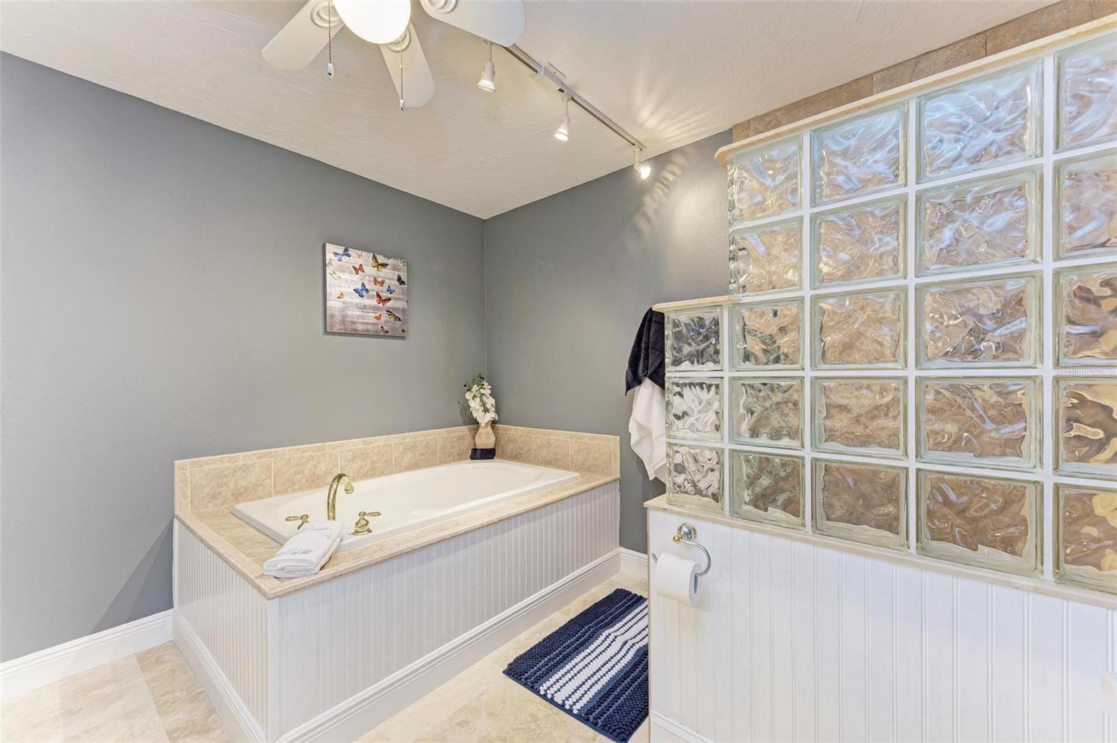 ALOISE PARK - Residential Lease