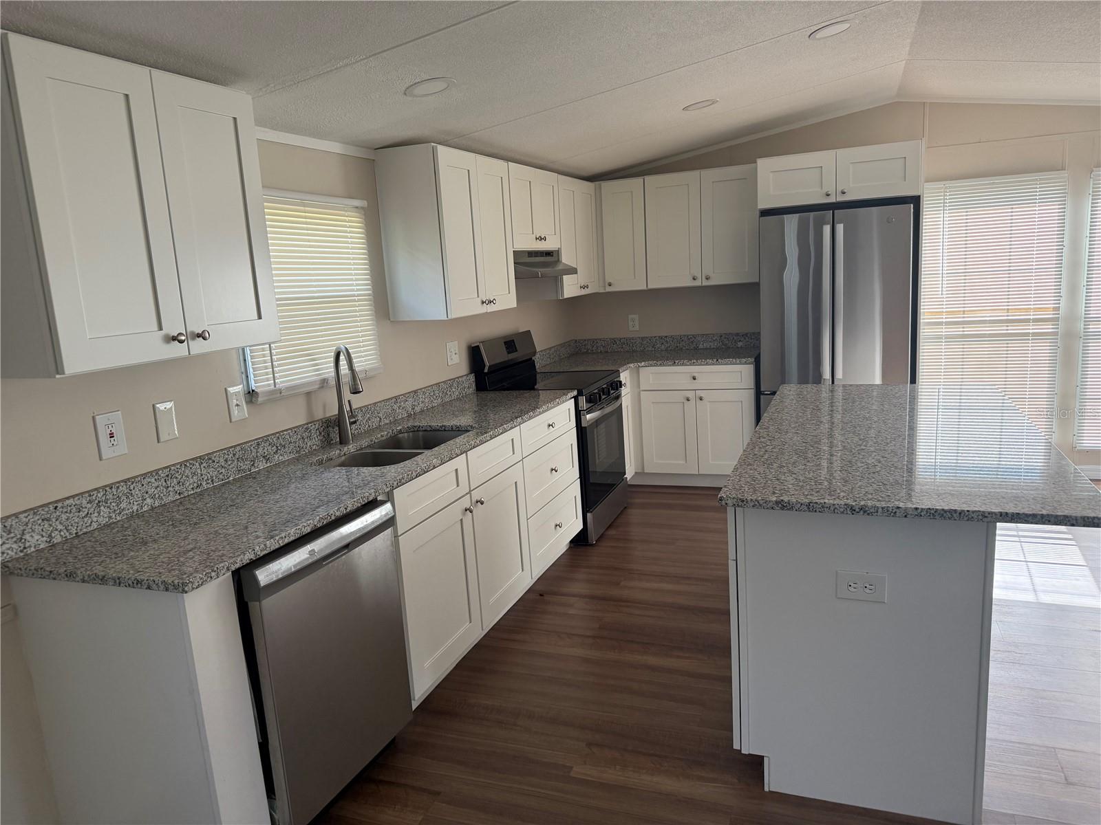 SHADY HAMMOCK - Residential