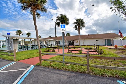 A home in WINTER HAVEN