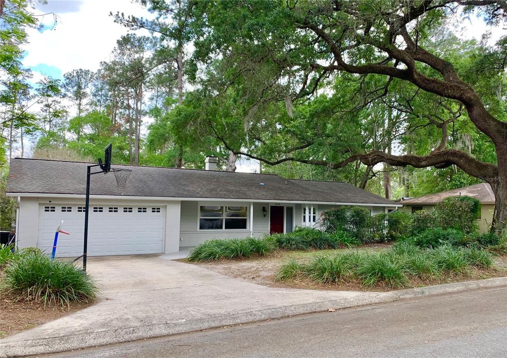 Photo of 2219 NW 17th Avenue, Gainesville, FL 32605 (MLS # GC539079)