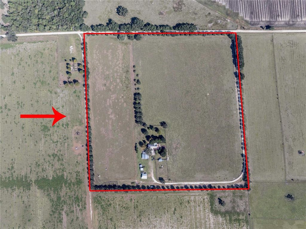 Photo of 14050 SE 50th Street, Morriston, FL 32668 (MLS # OM711581)