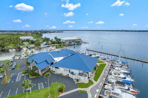 A home in PALMETTO