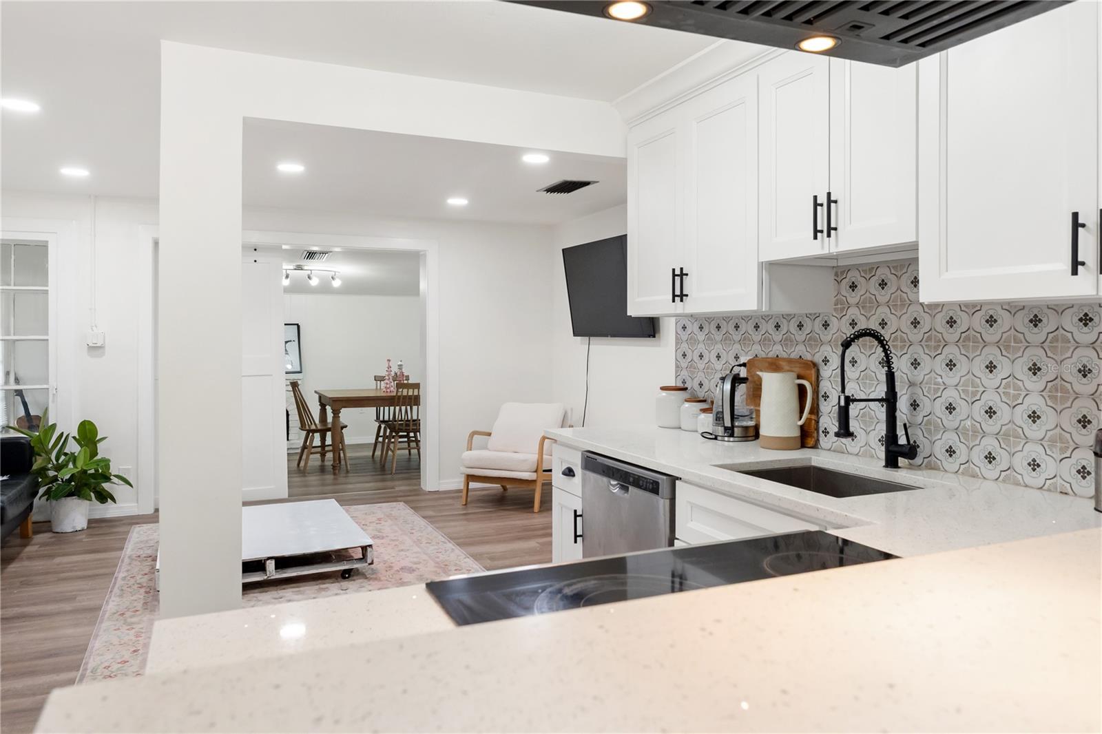 DIXIE HEIGHTS - Residential Lease