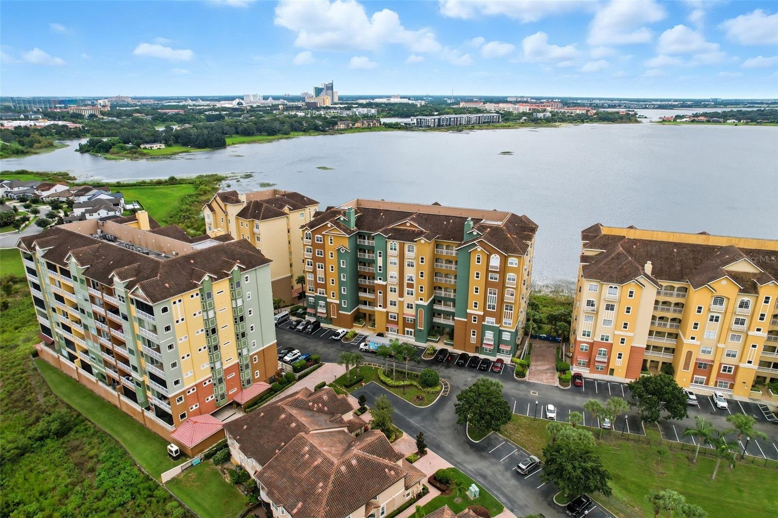 VIZCAYA HEIGHTS CONDO 07 - Residential