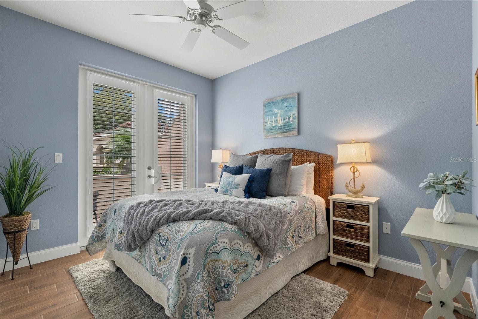 ISLAND COURT VENICE - Residential