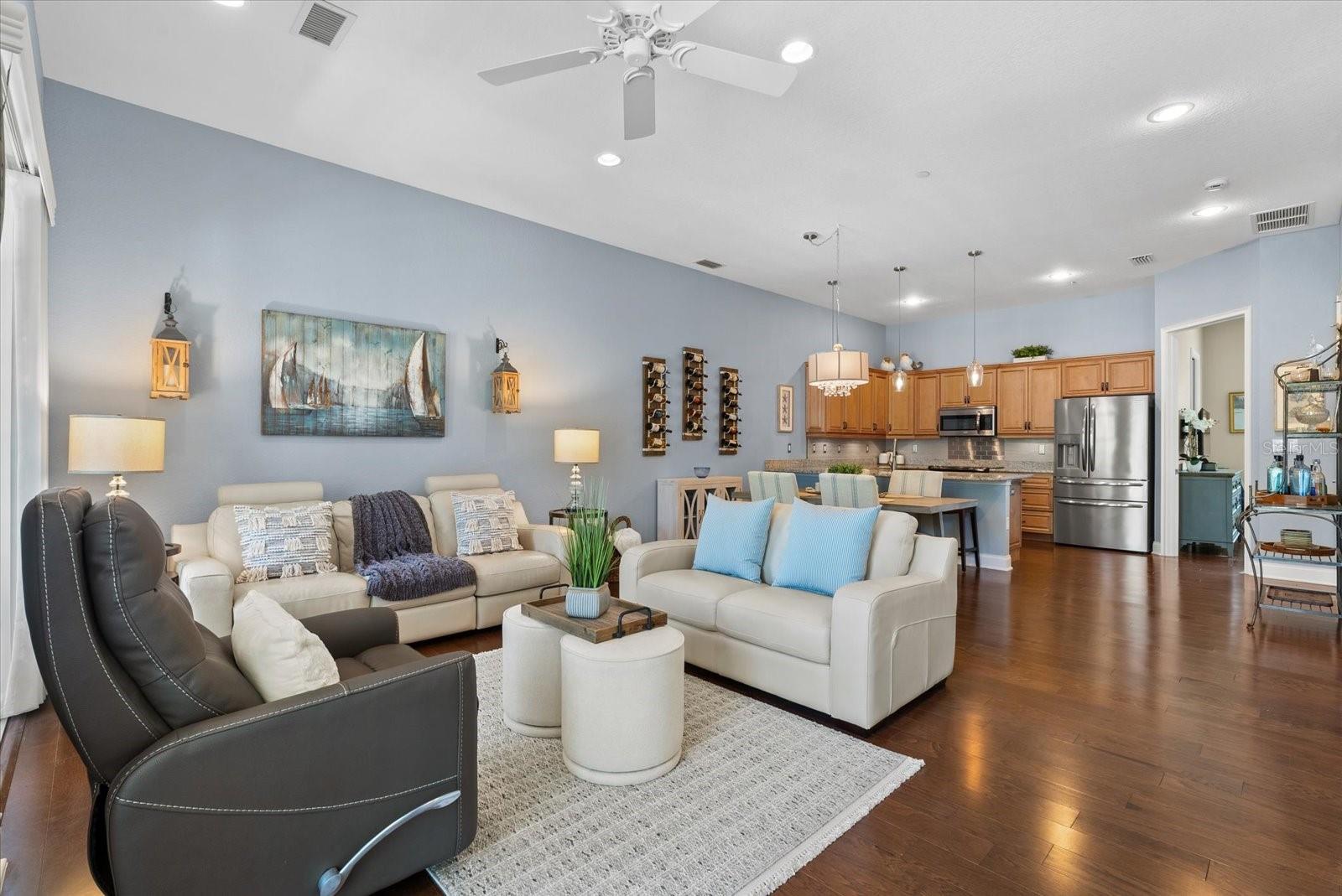 ISLAND COURT VENICE - Residential