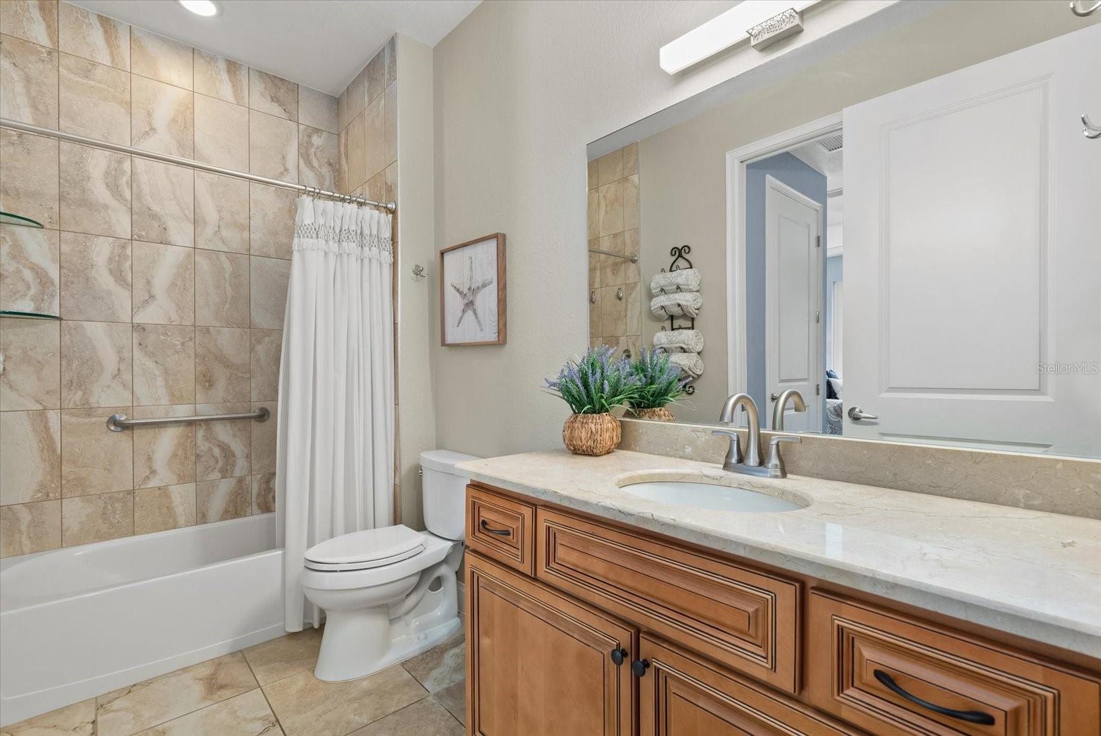 ISLAND COURT VENICE - Residential