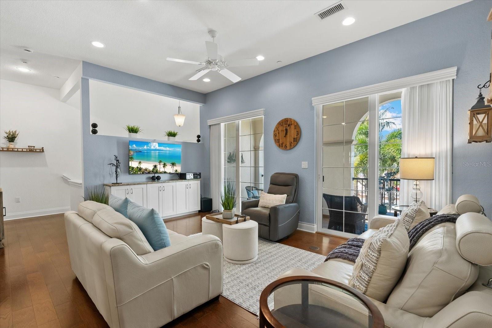 ISLAND COURT VENICE - Residential