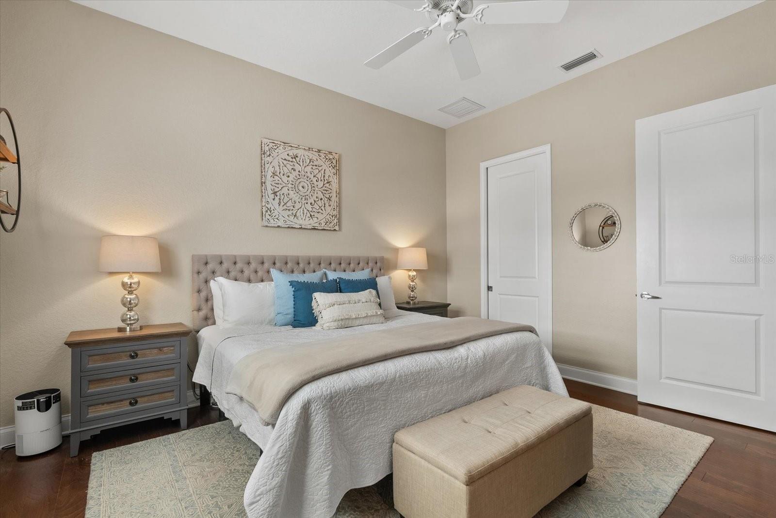 ISLAND COURT VENICE - Residential