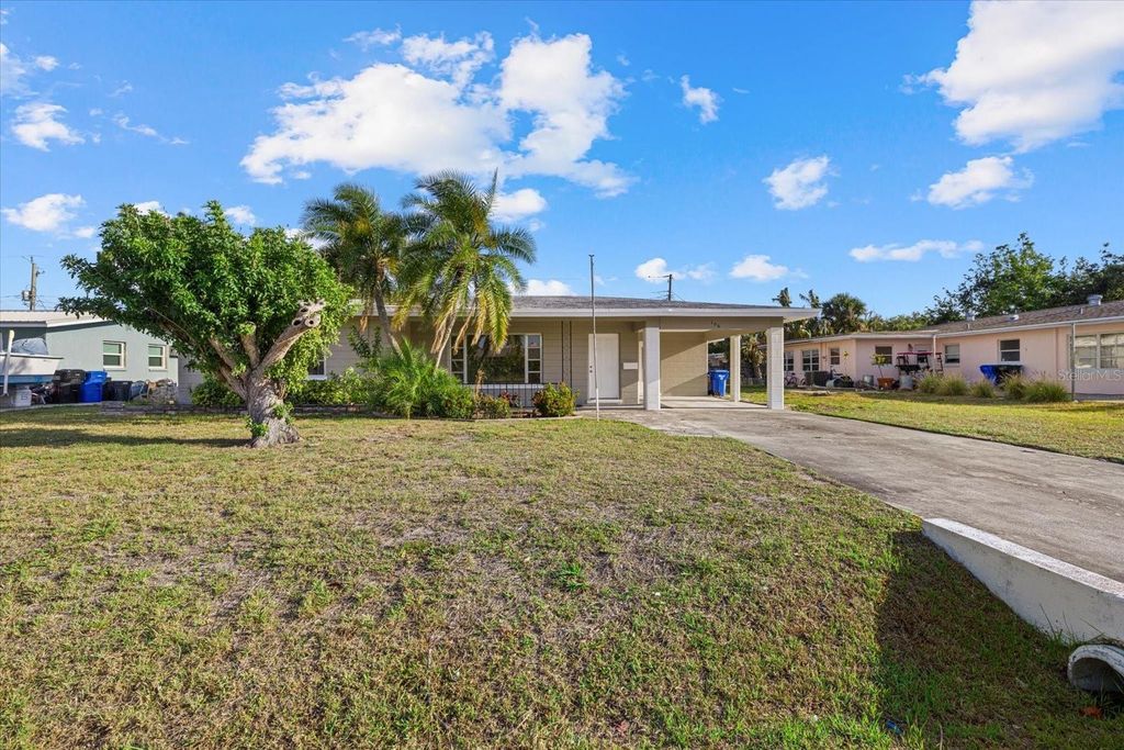 Photo of 106 Aurora Street E, Venice, FL 34285 (MLS # W7871085)