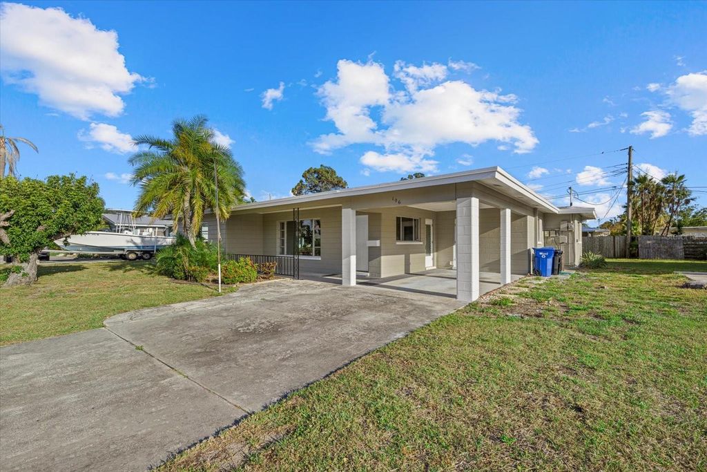 Photo of 106 Aurora Street E, Venice, FL 34285 (MLS # W7871085)