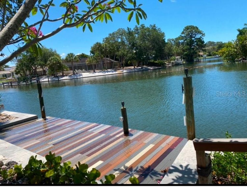 Photo of 742 Edgemere Ln, Siesta Key, FL 34242 (MLS # W7883717)