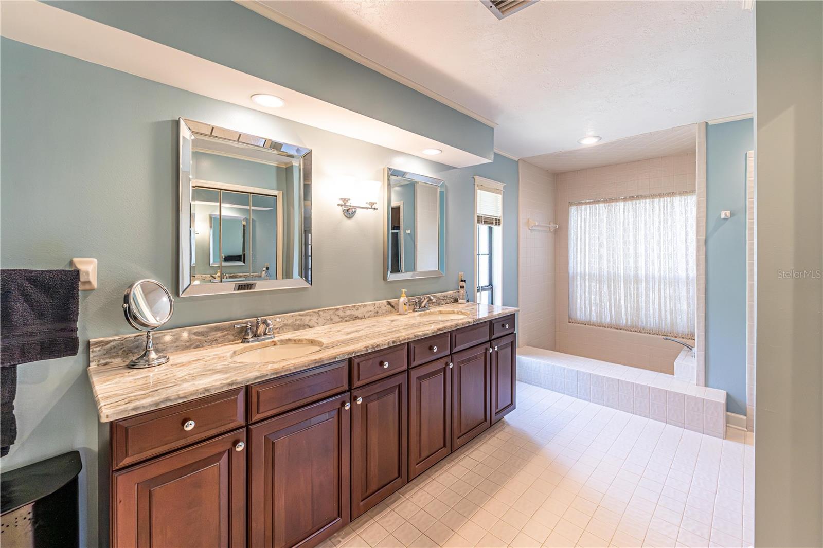 ROBERTS LANDING - Residential