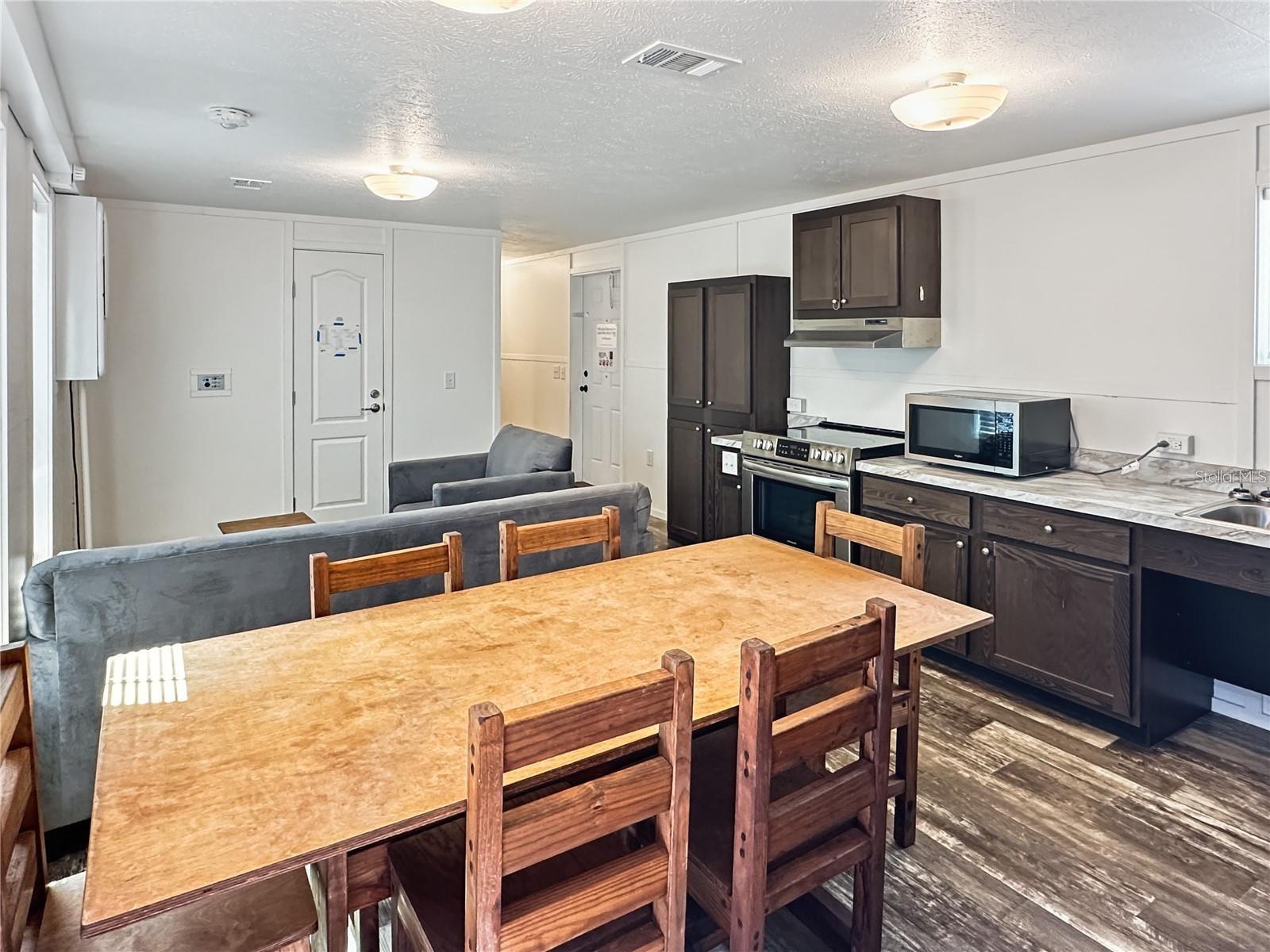 2945 2ND COURT