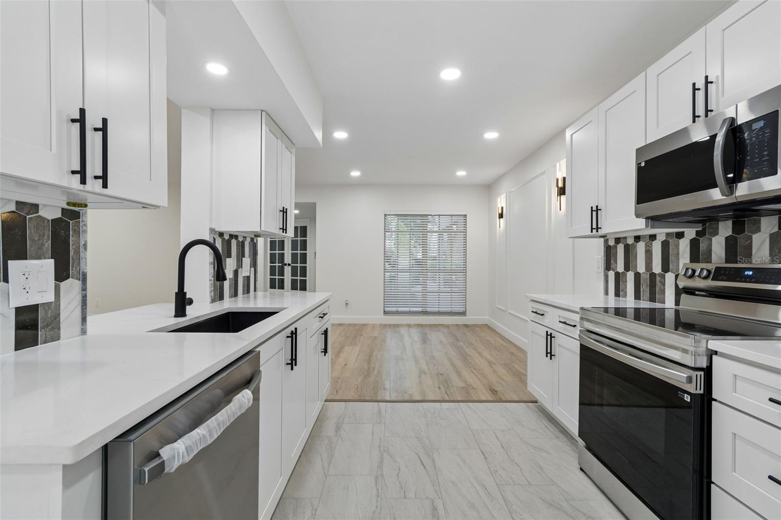 FAIRWAY LAKES TOWNHOMES II A CONDO PHASE 2 - Residential