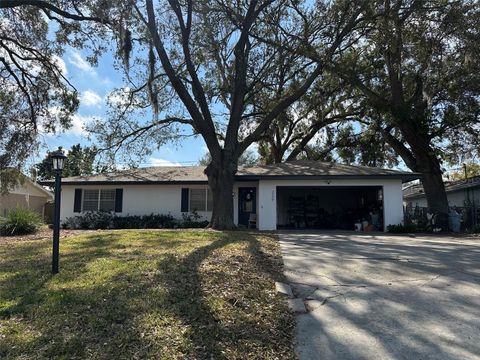 A home in WINTER HAVEN