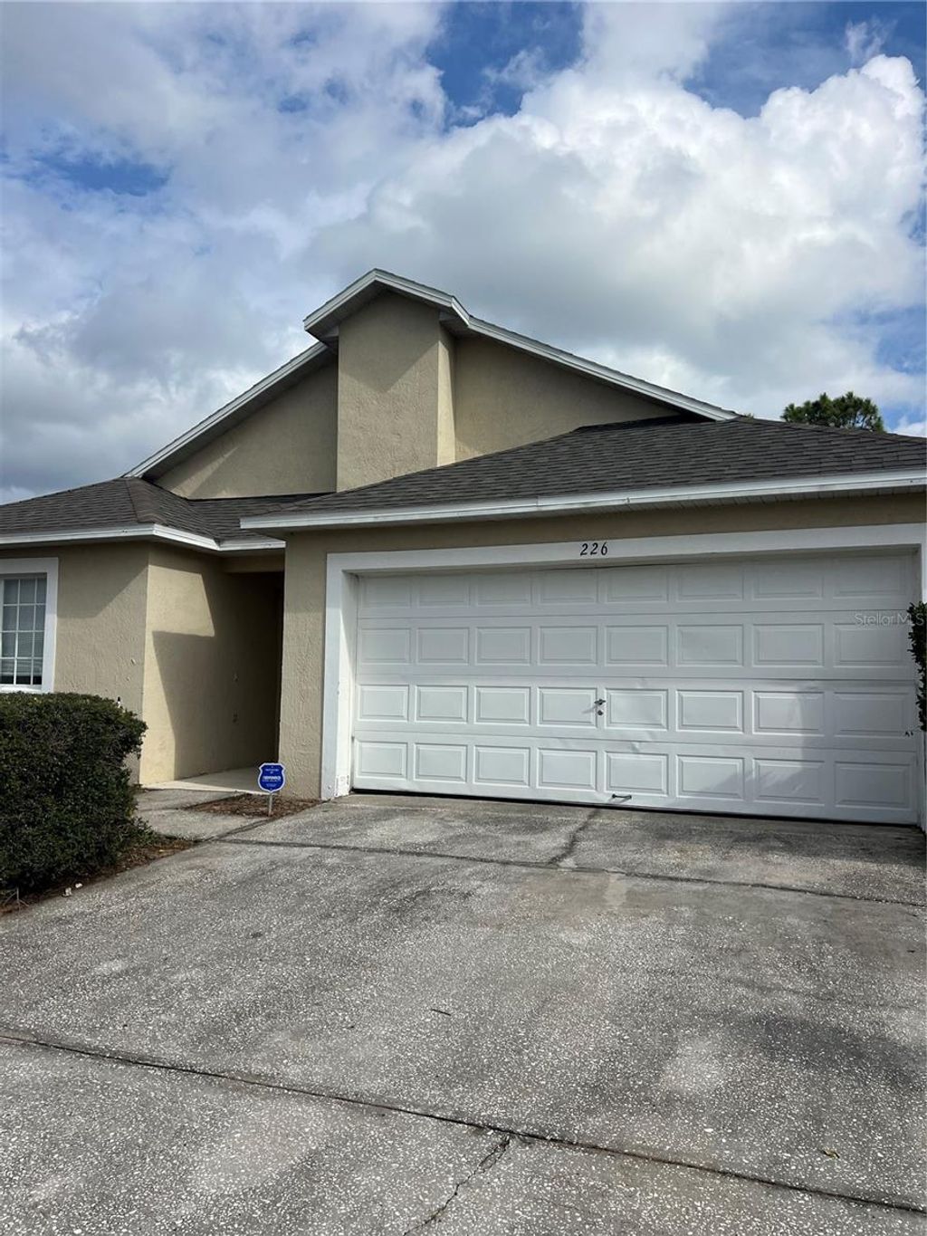 Photo of 226 Hillcrest Drive, Davenport, FL 33897 (MLS # G5107181)
