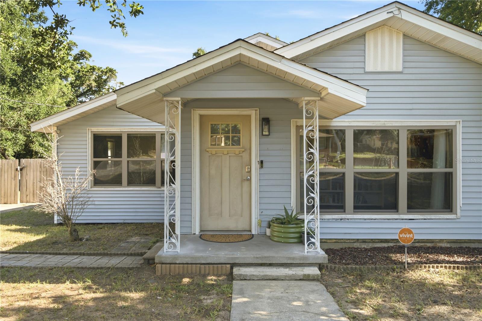 2017 W BELMONT STREET
