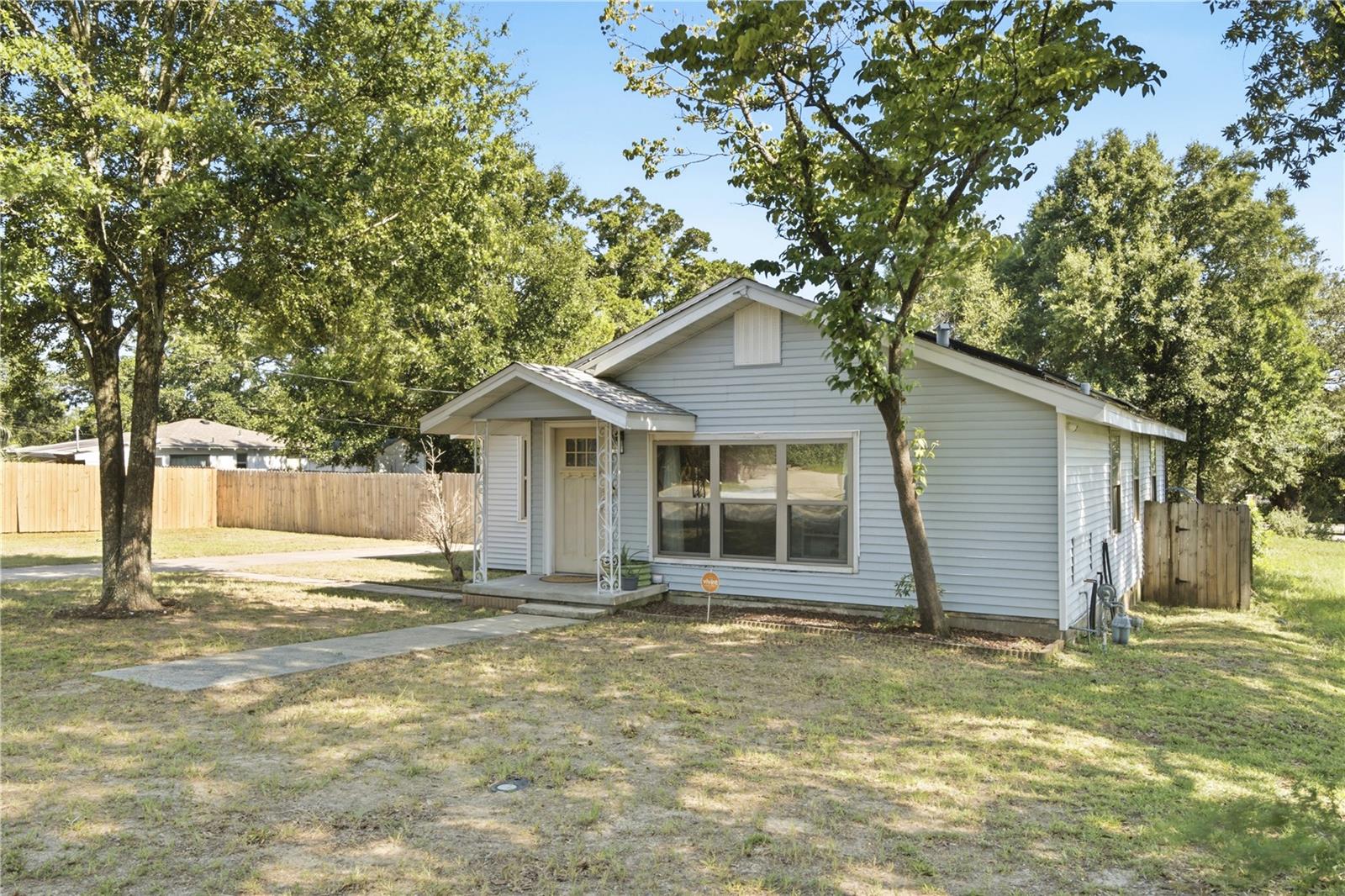 2017 W BELMONT STREET