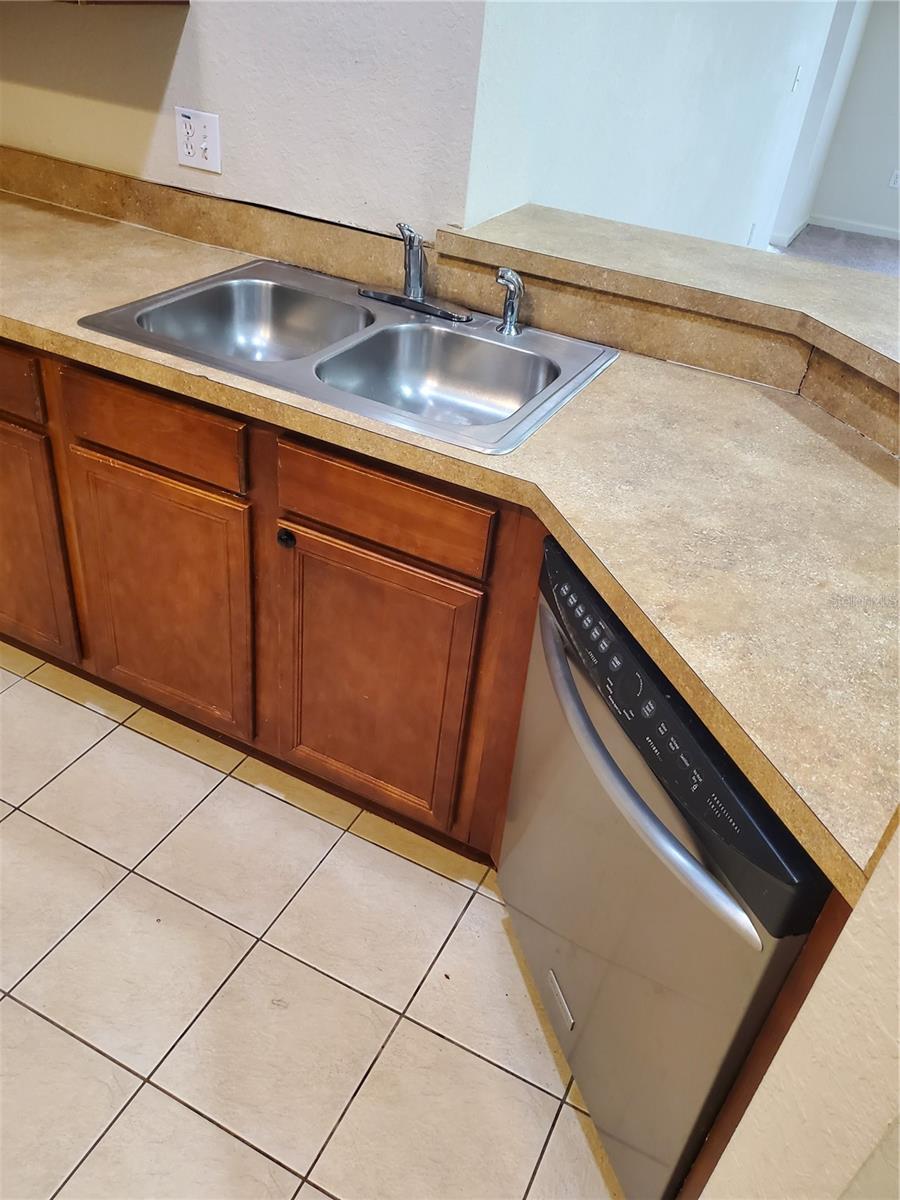 3000 LAUREL PARK LANE 302