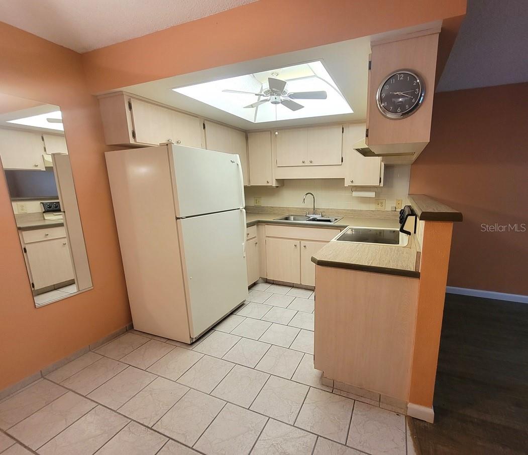 CEDAR POINTE CONDO PH 02 - Residential Lease