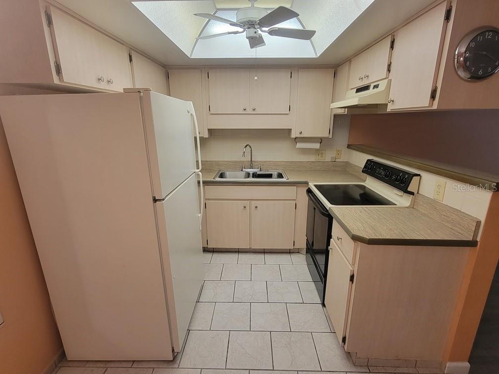 CEDAR POINTE CONDO PH 02 - Residential Lease