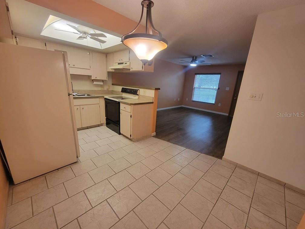CEDAR POINTE CONDO PH 02 - Residential Lease