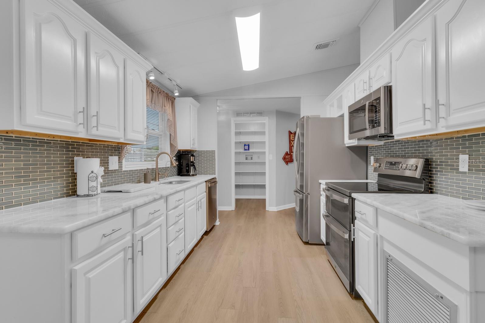 FOXWOOD LAKE ESTATES PH 01 - Residential