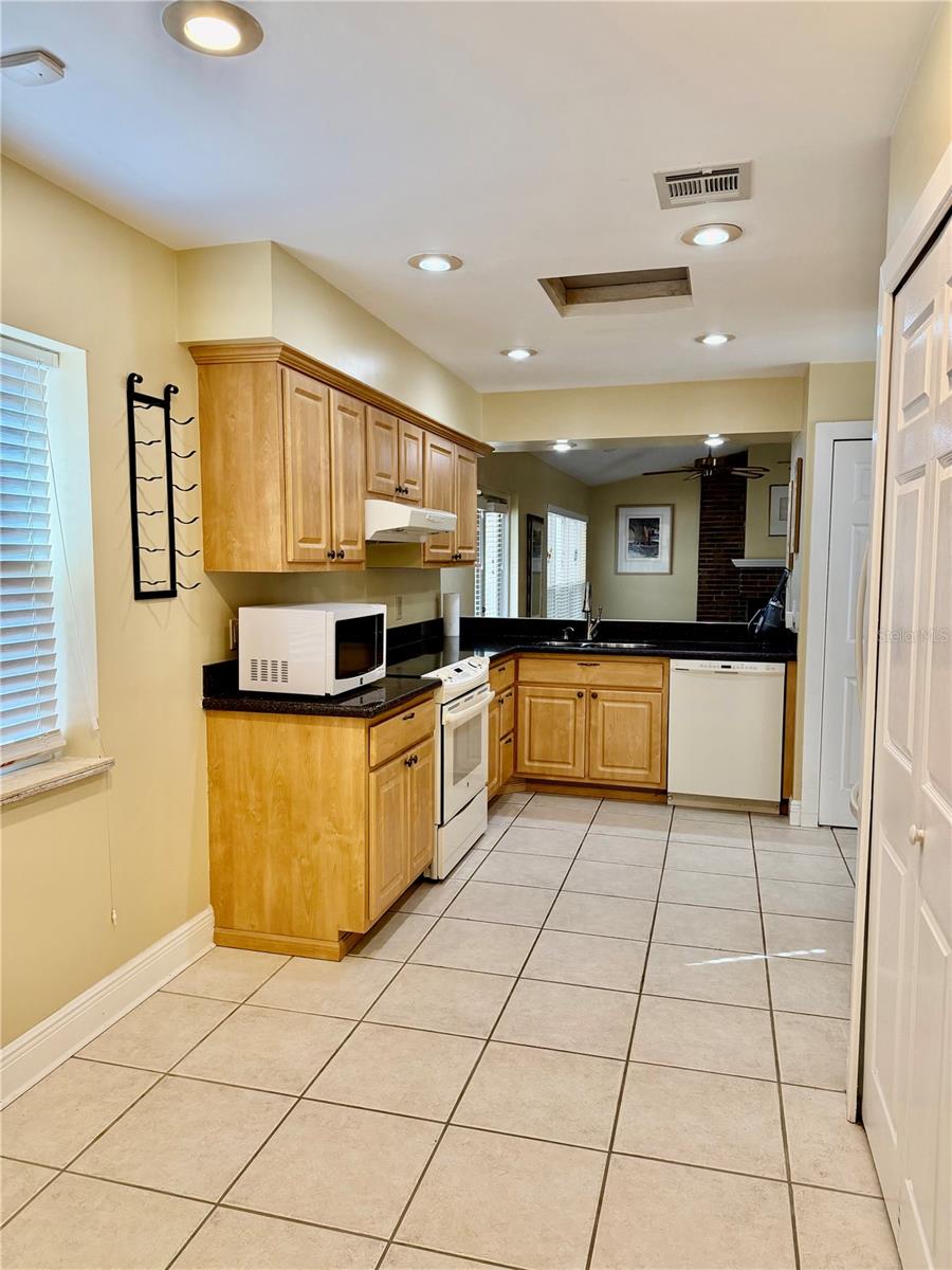 WEDGEWOOD TENNIS VILLAS - Residential