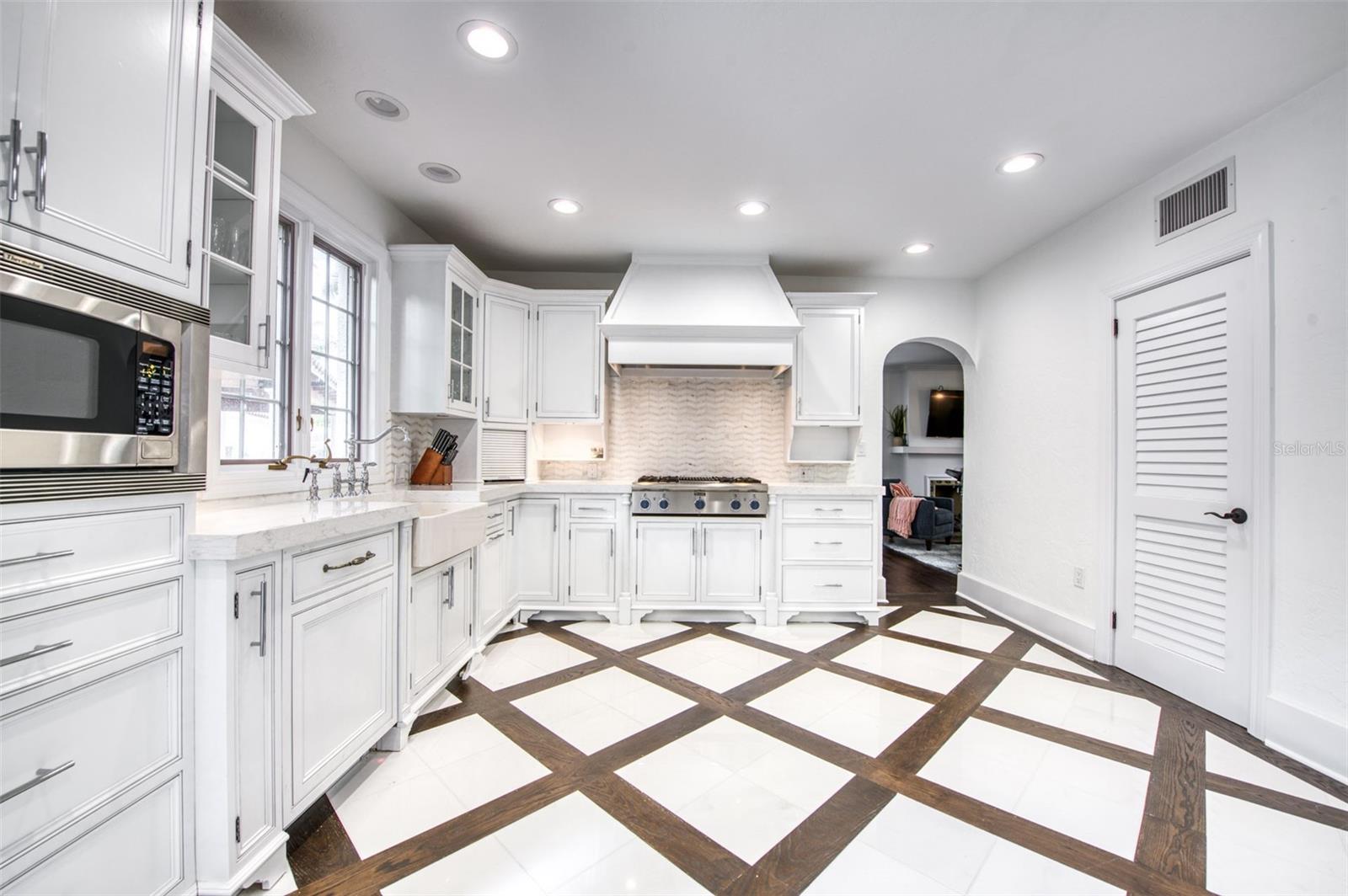 SAINT ARMANDS DIV JOHN RINGLING ESTATES - Residential