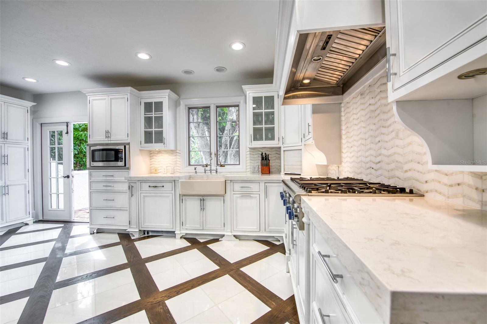 SAINT ARMANDS DIV JOHN RINGLING ESTATES - Residential