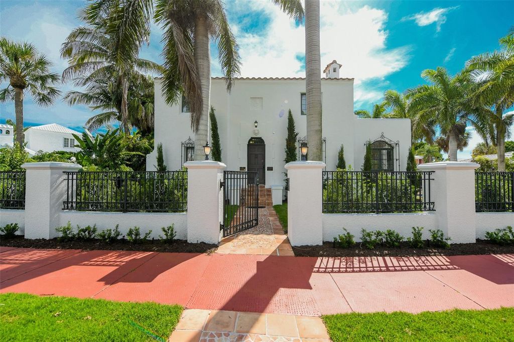 Photo of 76 S Washington Drive, Sarasota, FL 34236 (MLS # A4649466)