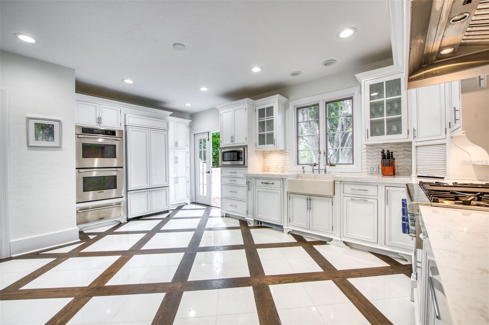 SAINT ARMANDS DIV JOHN RINGLING ESTATES - Residential