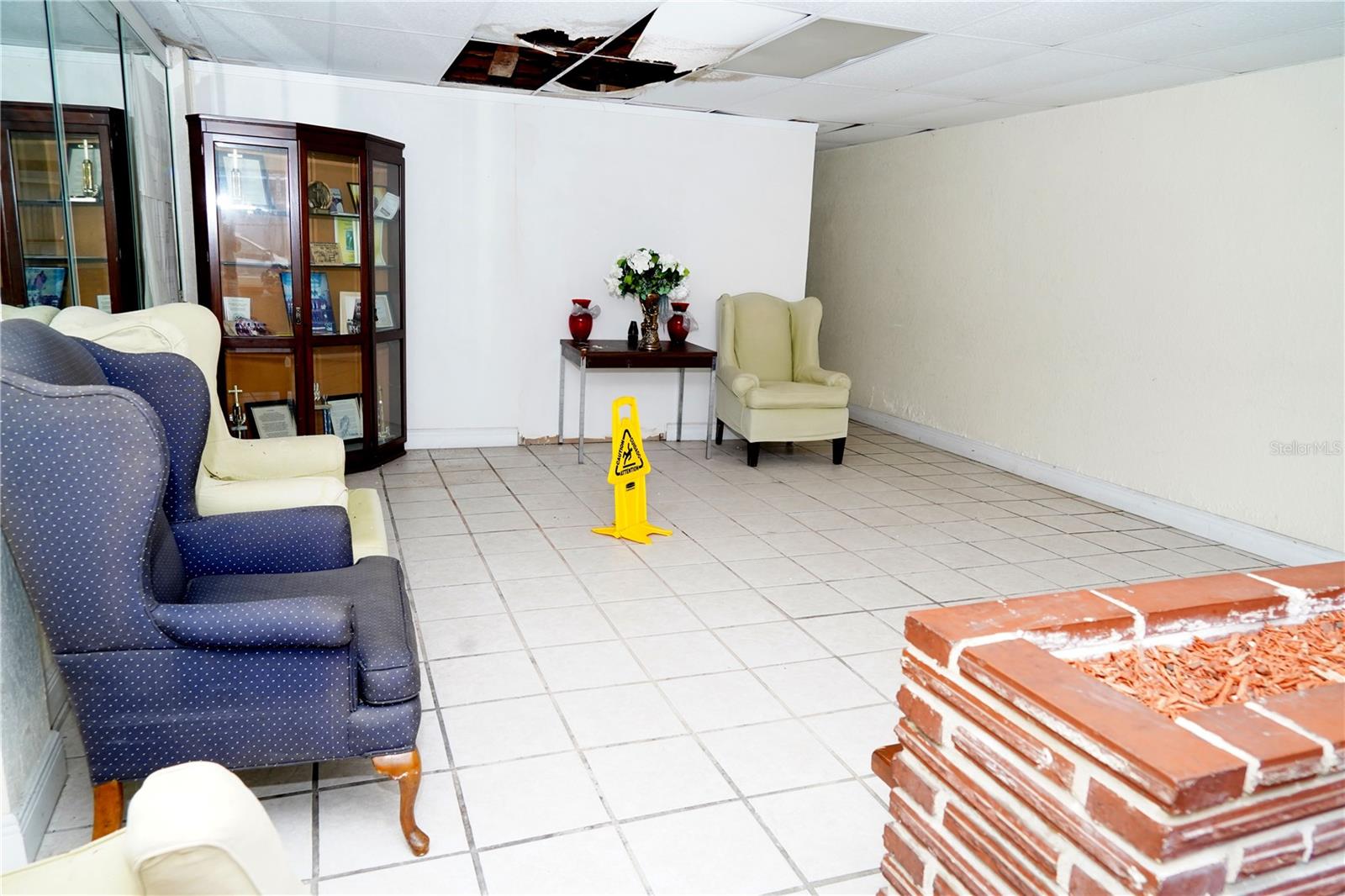 MEADOWBROOK - Commercial Sale