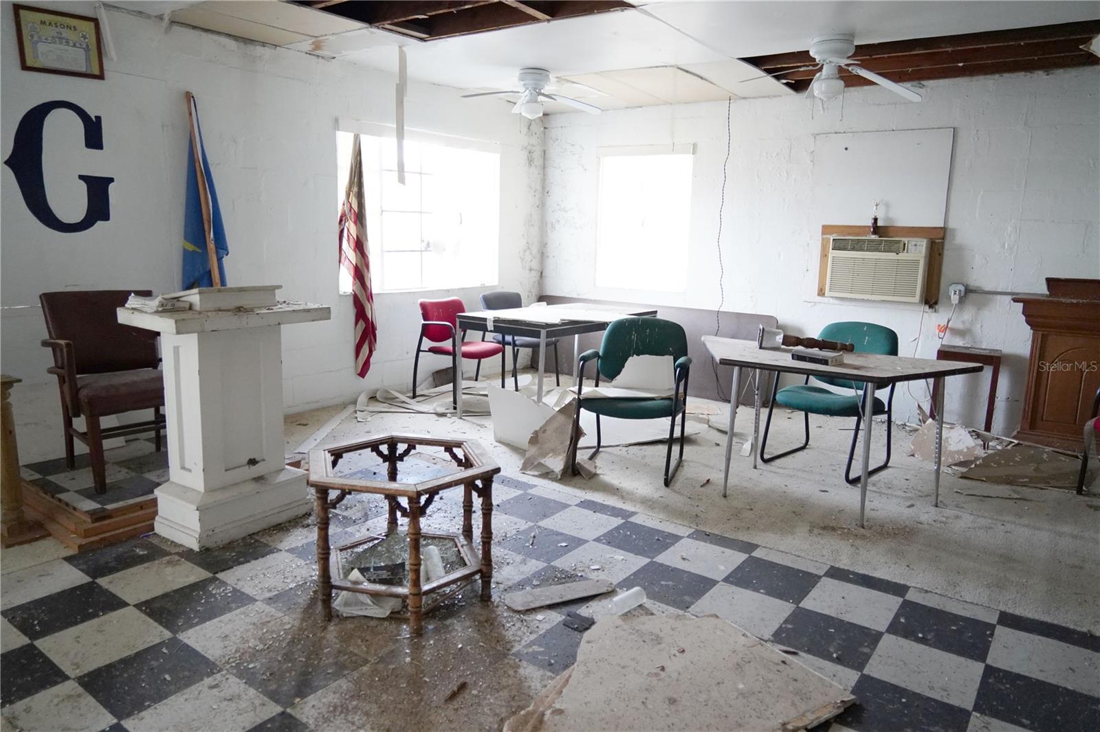 MEADOWBROOK - Commercial Sale