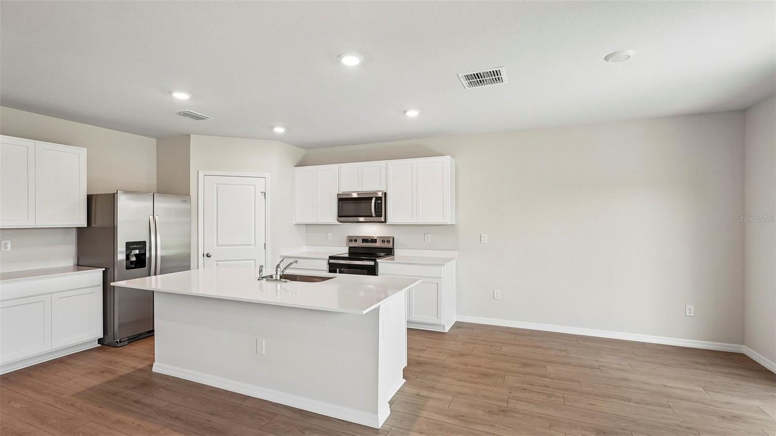 5724 SILVER MOONLIGHT DRIVE