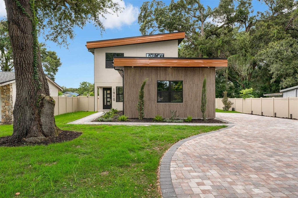 Photo of 1910 Cloverlawn Avenue, Orlando, FL 32806 (MLS # O6444492)