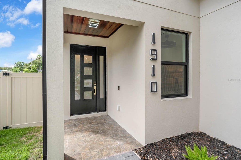 Photo of 1910 Cloverlawn Avenue, Orlando, FL 32806 (MLS # O6444492)