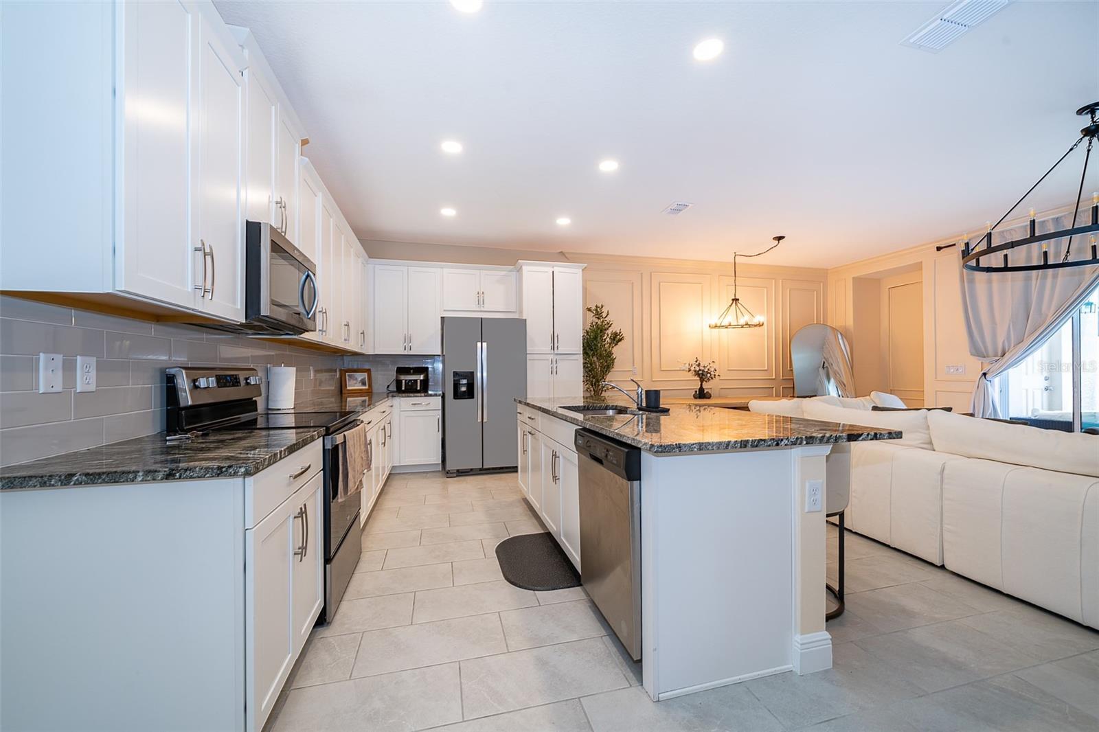 1660 TROPICAL PALMS CIRCLE
