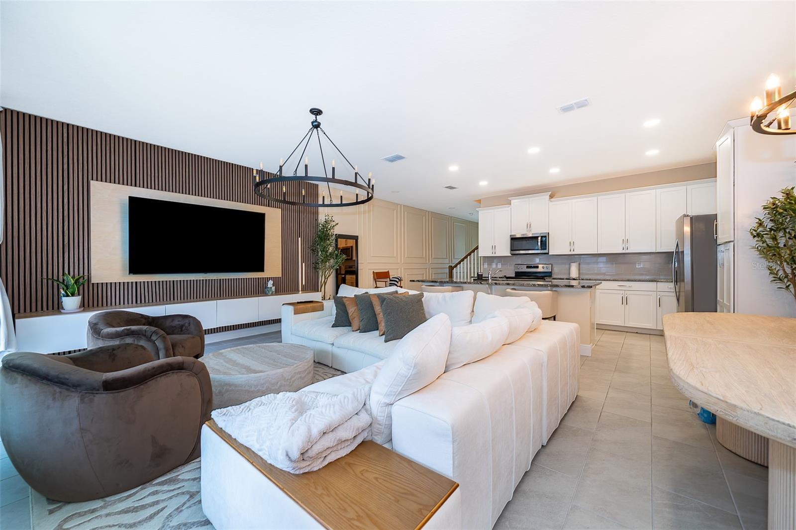 1660 TROPICAL PALMS CIRCLE