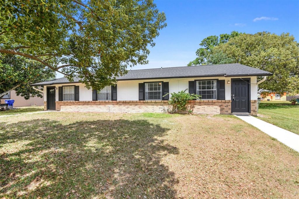 Photo of 811 W Magnolia Street, Kissimmee, FL 34741 (MLS # O6381213)