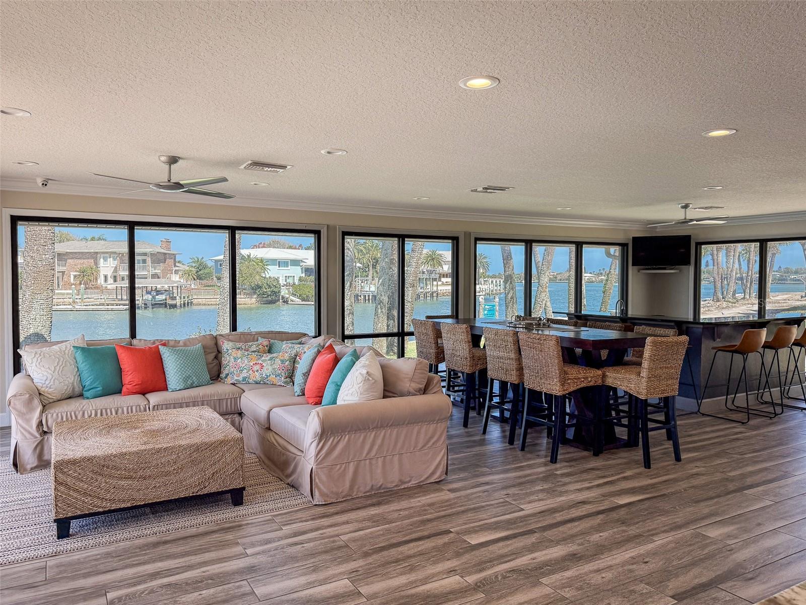 DIAMOND HEAD POINT CONDO - Residential