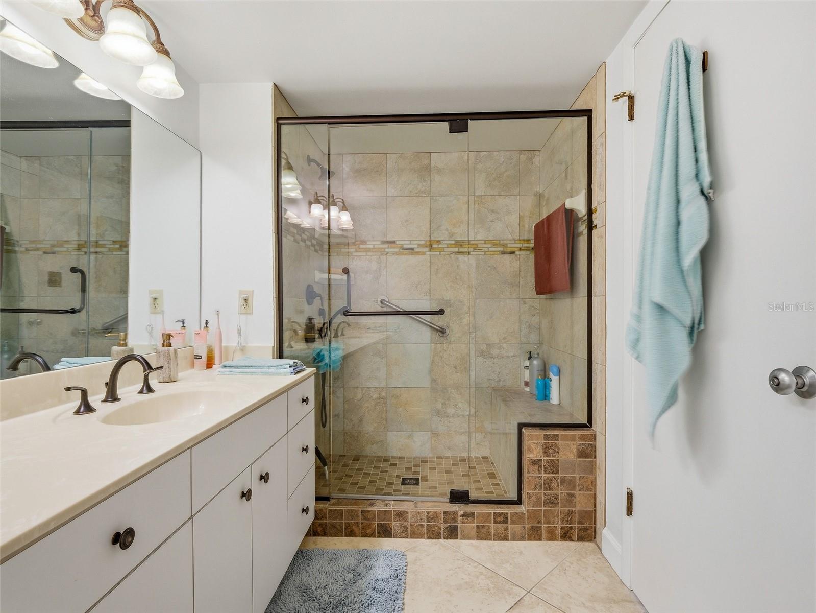 DIAMOND HEAD POINT CONDO - Residential