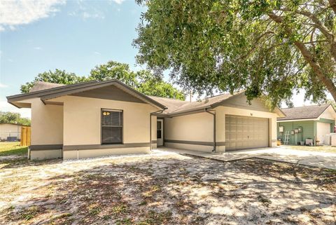 A home in WINTER HAVEN