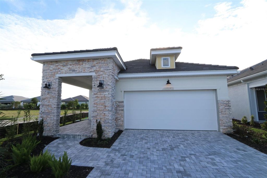 Photo of 629 Allora Avenue, Nokomis, FL 34275 (MLS # TB8433520)