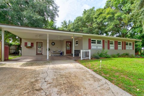 A home in FRUITLAND PARK