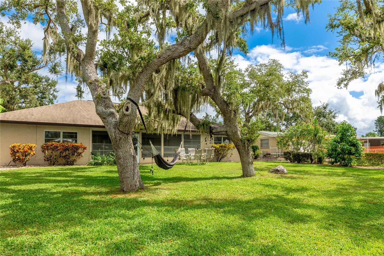 SHADOW LAKES - Residential Lease